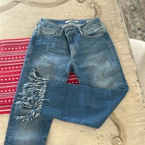 Jeans with frayed bottom